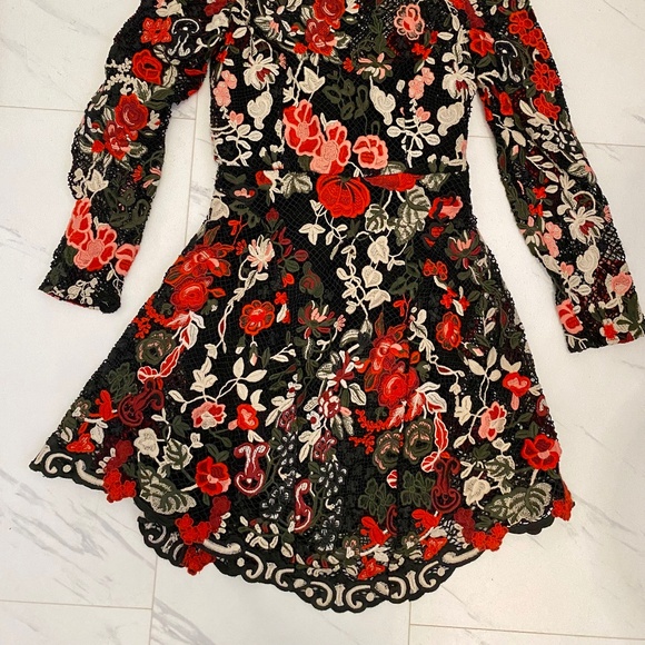 Beautiful all thick lace Thurley dress - Picture 5 of 8